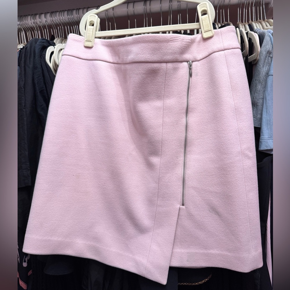 Elegant Pink Skirt with Zipper Detail